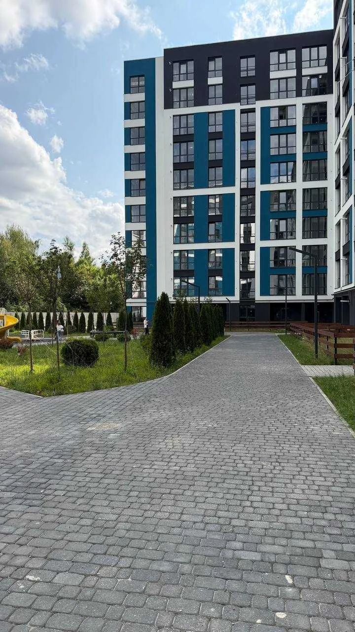 Велика 2 кімнатна квартира в зданому та обжитому будику,Міст