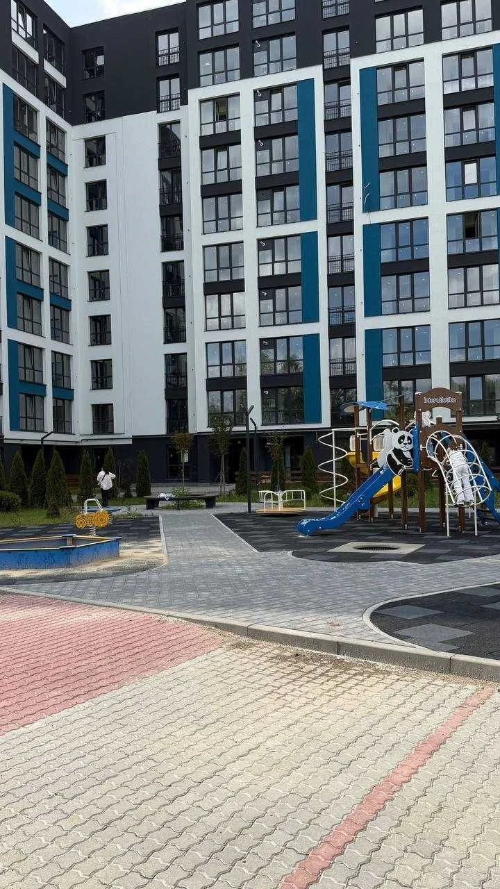 Велика 2 кімнатна квартира в зданому та обжитому будику,Міст