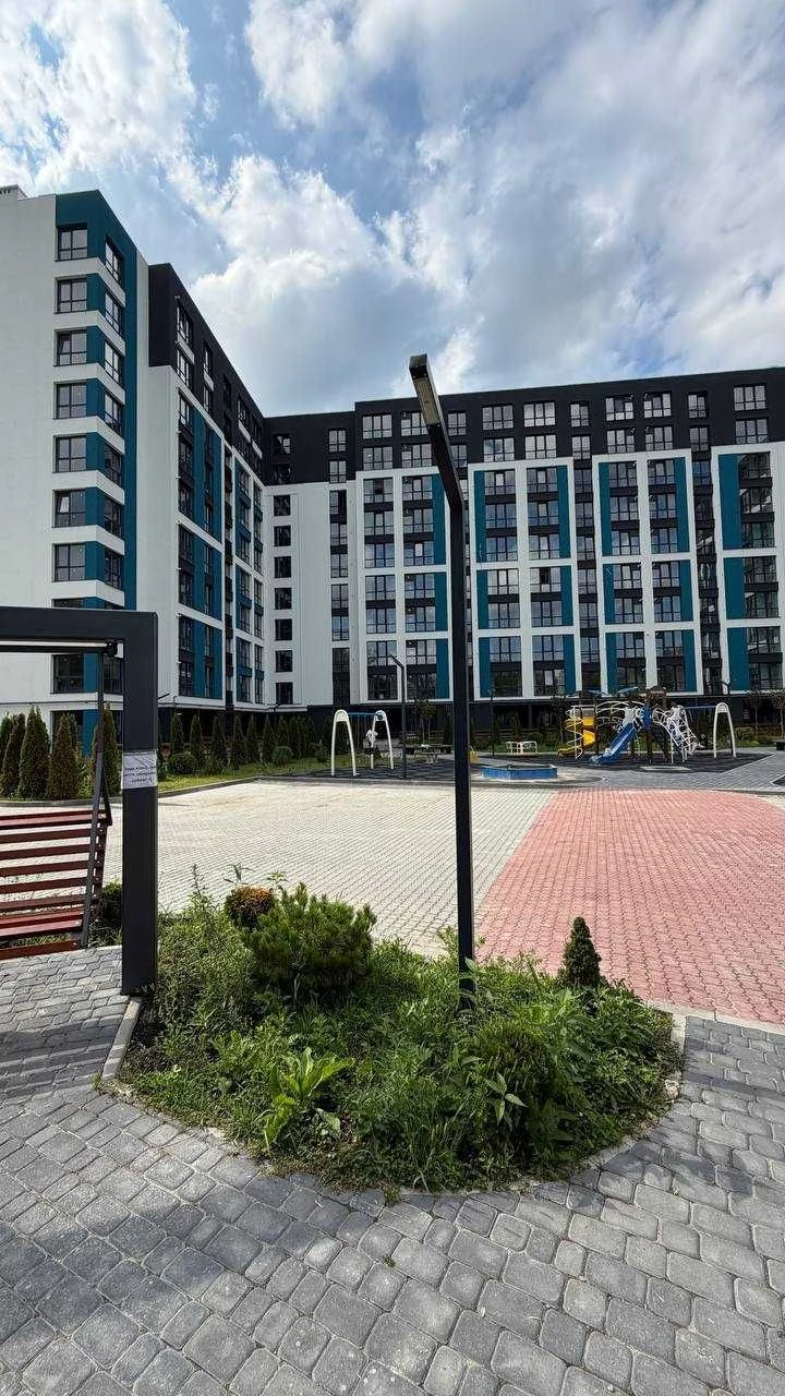Велика 2 кімнатна квартира в зданому та обжитому будику,Міст