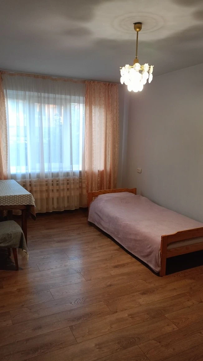 Продається 3к квартира по вул Б. Хмельницького