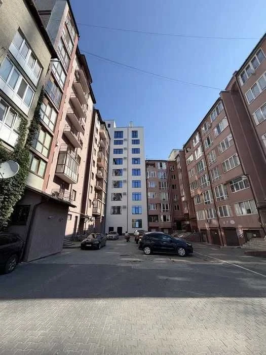 Простора 2-кімнатна квартира площею 70 м² Чорновола, центр