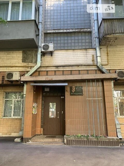Sale of 2-room apartment 55 sq. m on Mykhaylo Omelyanovicha-Pavl st.