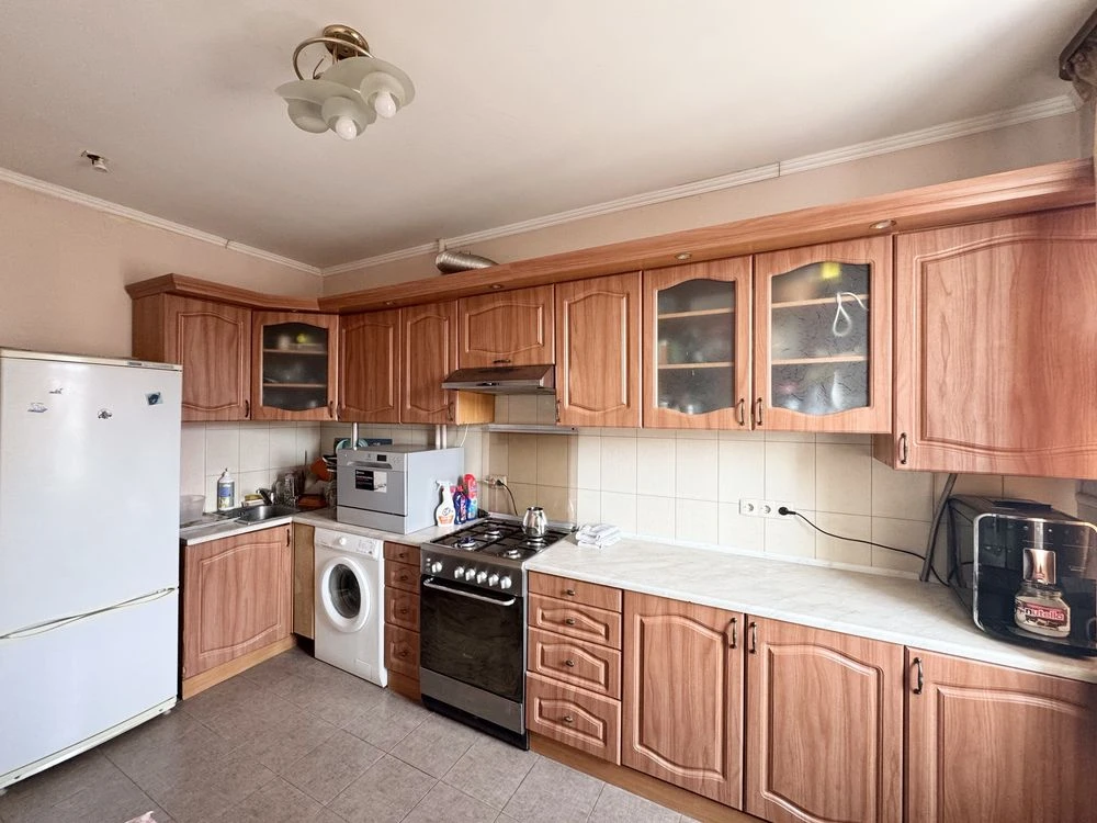 Продаж великої 2км квартири в центрі