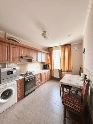 Продаж великої 2км квартири в центрі