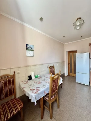 Продаж великої 2км квартири в центрі