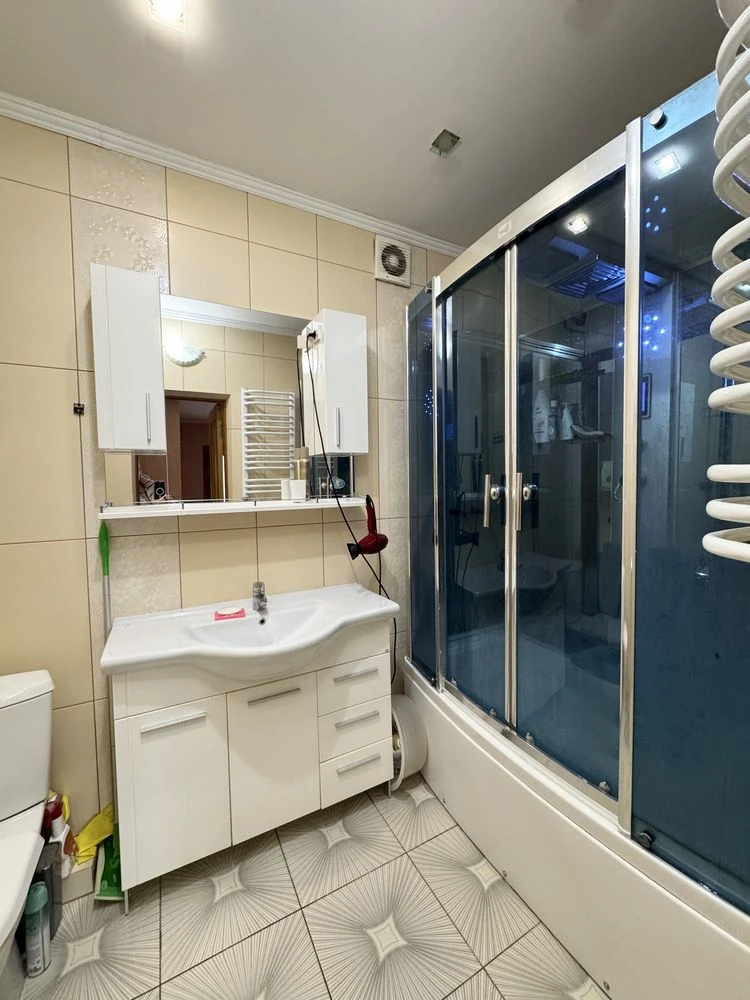 Продаж великої 2км квартири в центрі