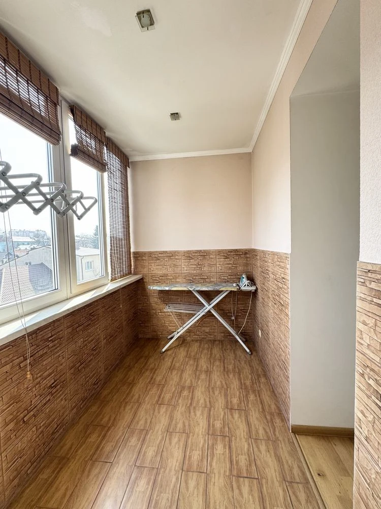 Продаж великої 2км квартири в центрі