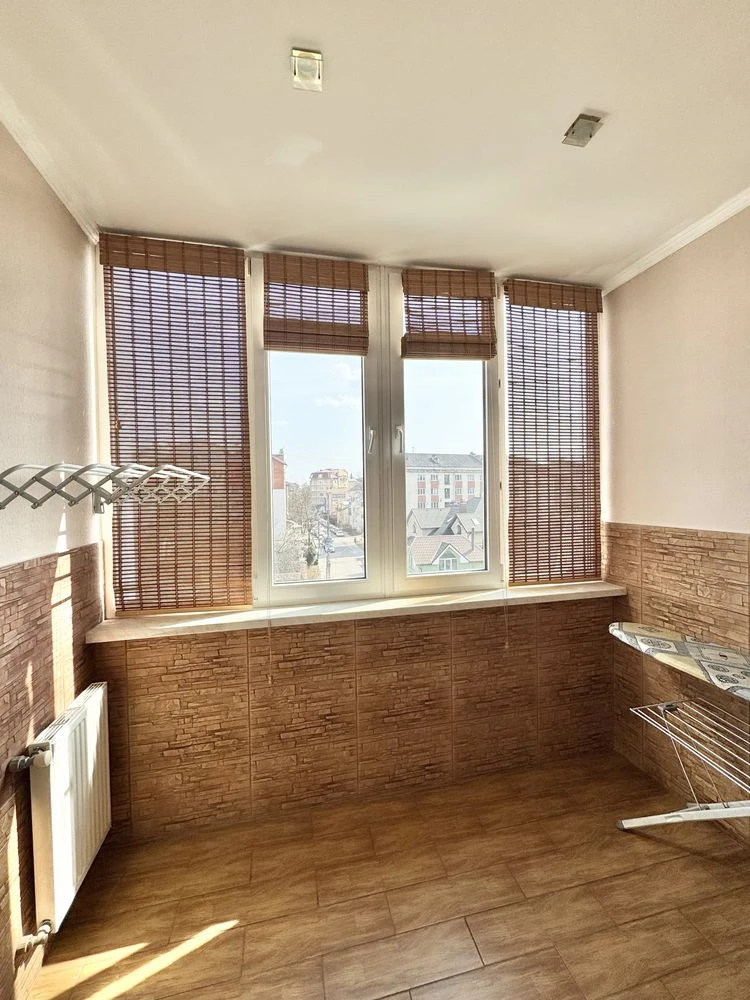 Продаж великої 2км квартири в центрі