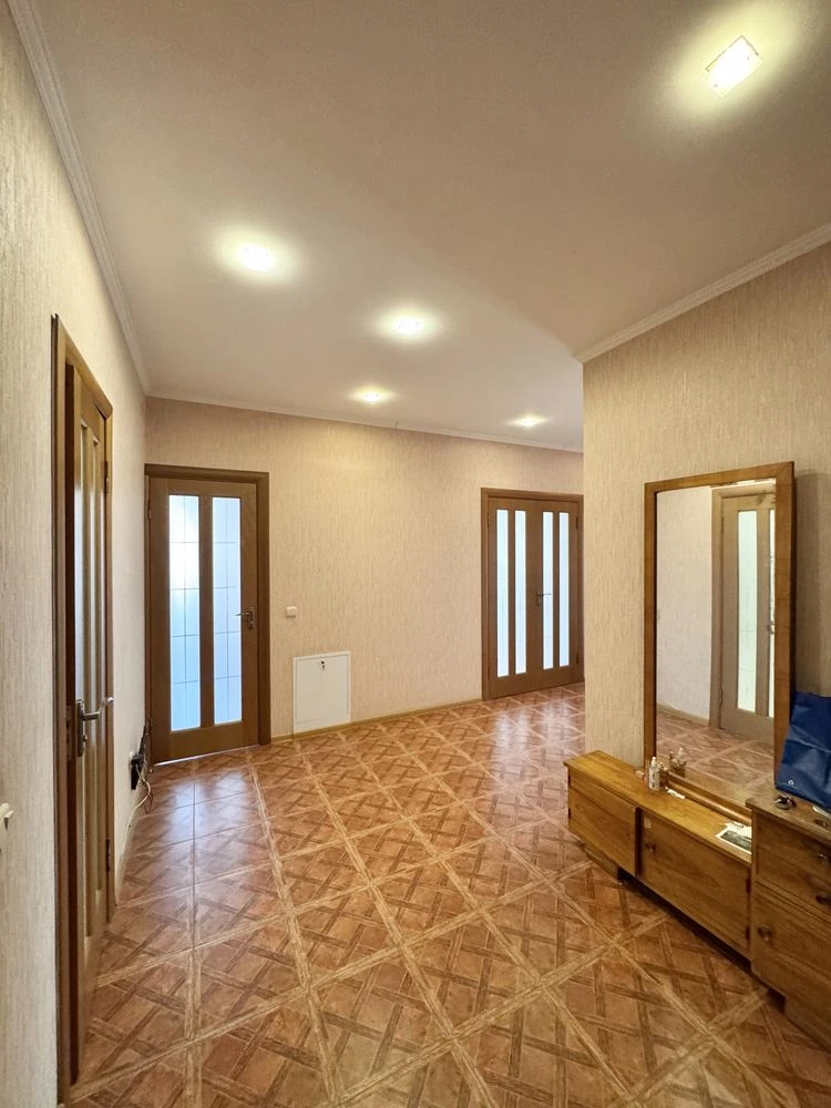 Продаж великої 2км квартири в центрі