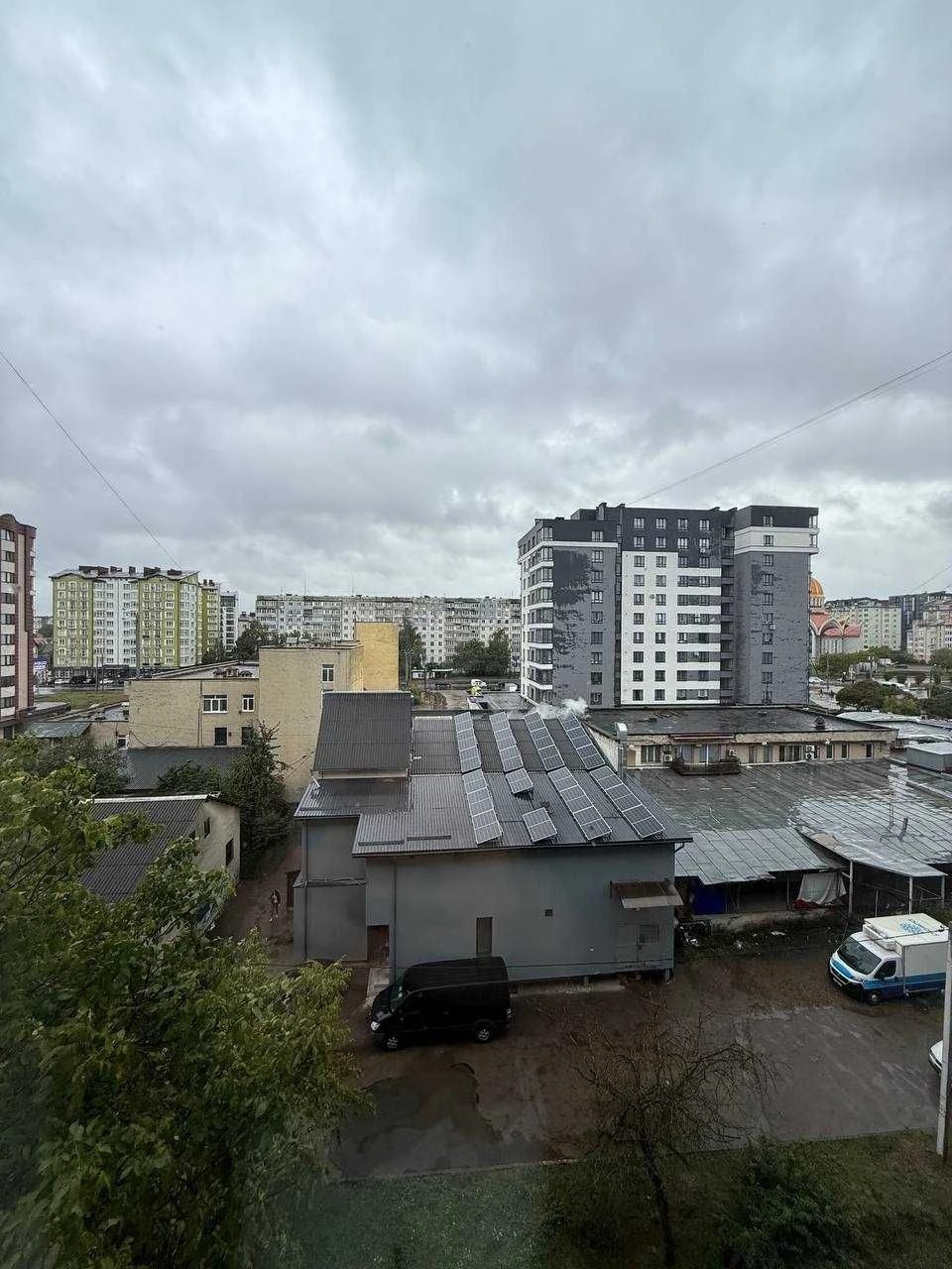 Затишна 2-кімнатна квартира біля Veles Mall