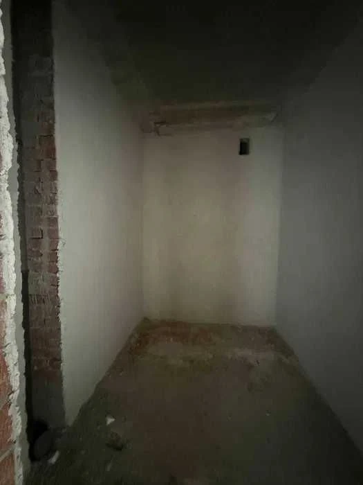 Продається однокімнатна квартира, поруч біля озера