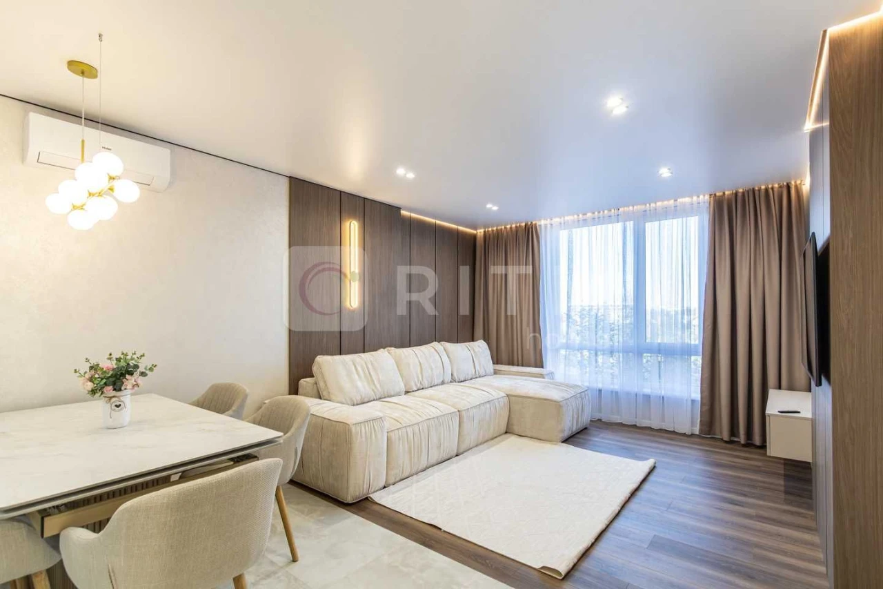 Продаж дизайнерської 2-к квартири (75 м²) з кухнею-студією в