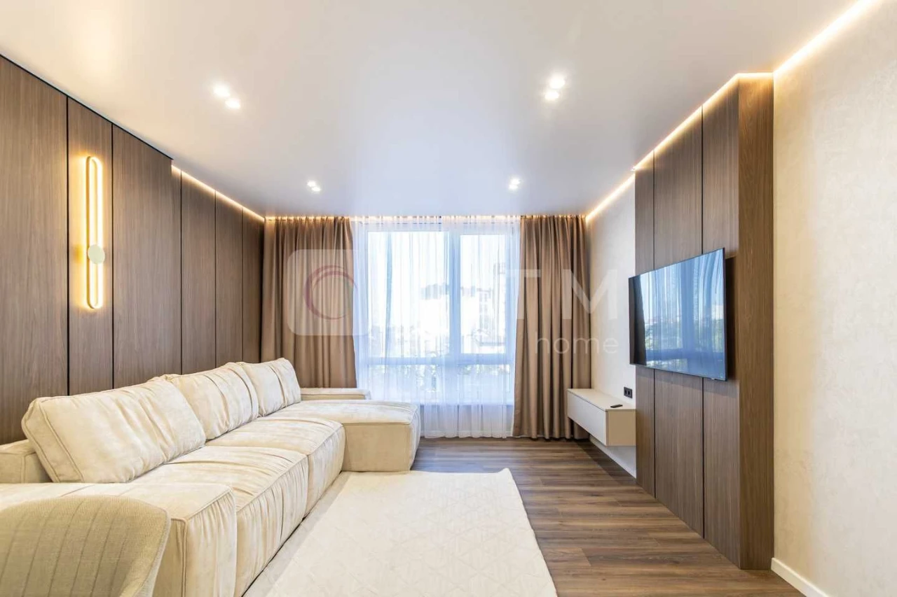 Продаж дизайнерської 2-к квартири (75 м²) з кухнею-студією в