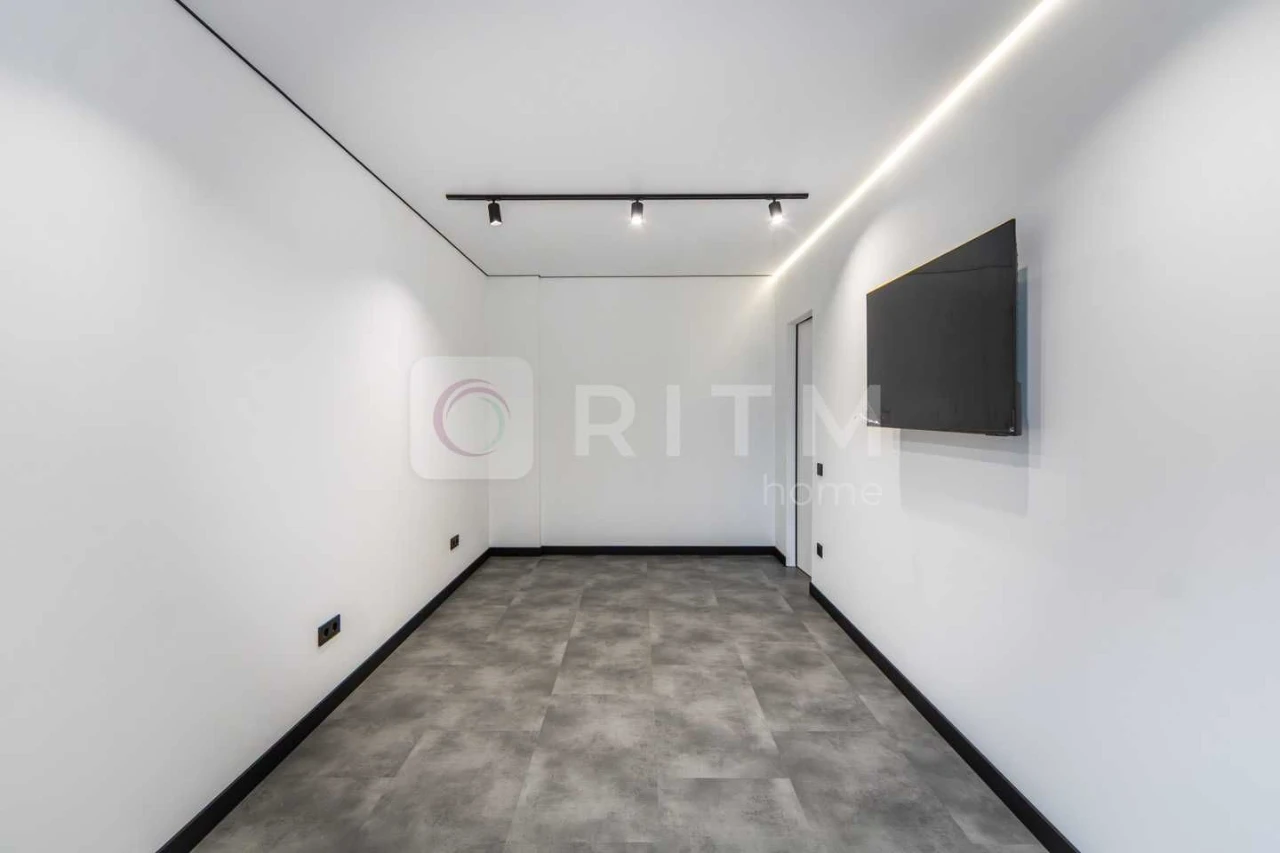 Дизайнерська 2-к квартира (65 м²) в ЖК «U ONE»