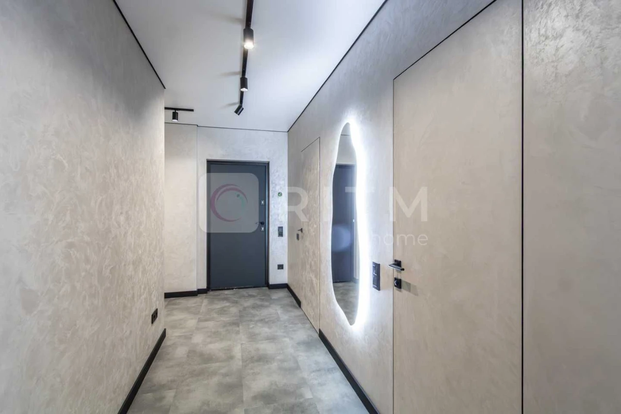 Дизайнерська 2-к квартира (65 м²) в ЖК «U ONE»
