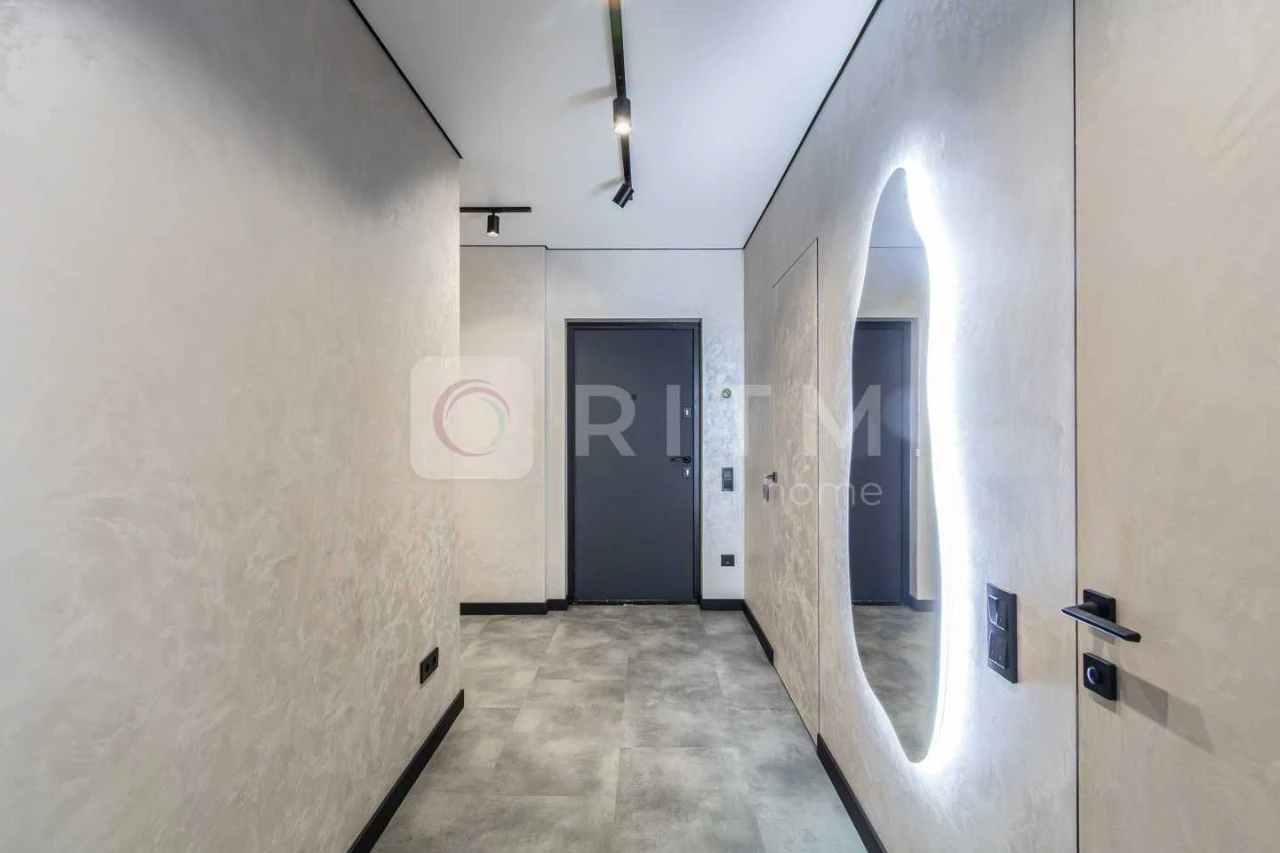 Дизайнерська 2-к квартира (65 м²) в ЖК «U ONE»