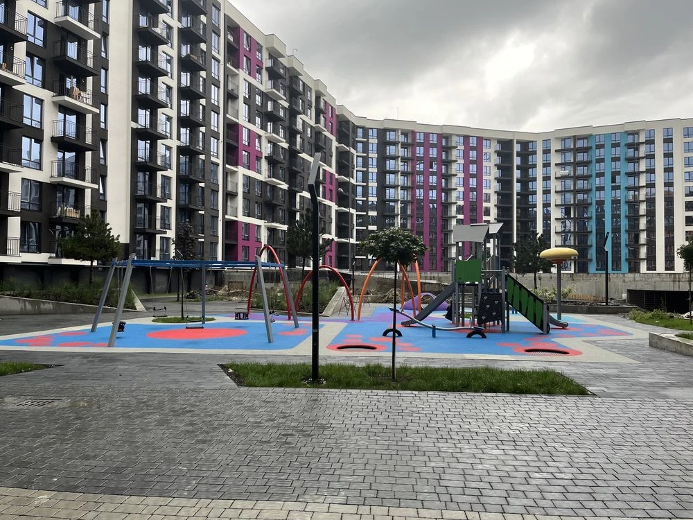 Продається однокімнатна квартира в Family Plaza з чорновим р