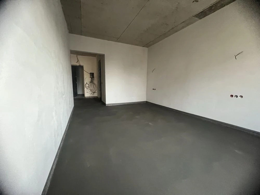 Продається однокімнатна квартира в Family Plaza з чорновим р