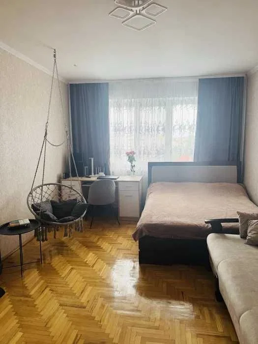 Продається простора 3 кімнатна квартира з ремонтом в гарному