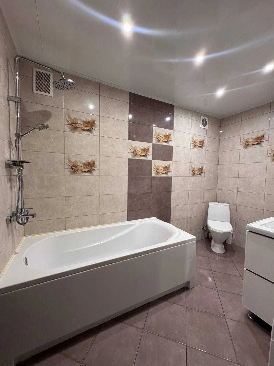НОВИНКА 2кім. квартира біля річки 75м2