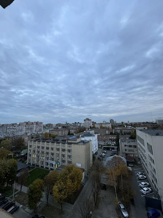 Продаж видової просторої квартири по вул. Святотроїцька 94