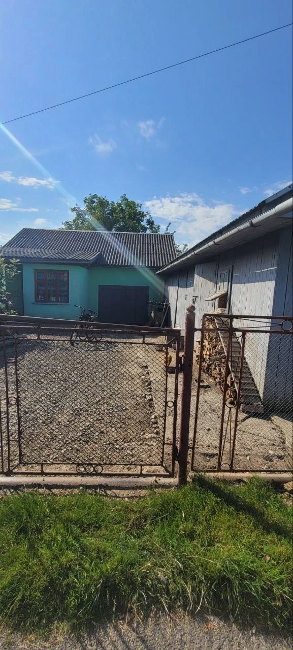 Продається будинок у селі Яворів
