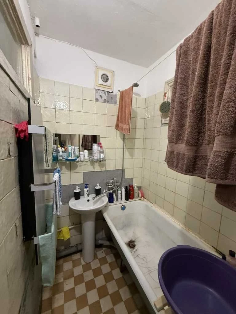 3к! квартира, Поділ, 2/5 поверх, 63 м2, цегла, легкий космет
