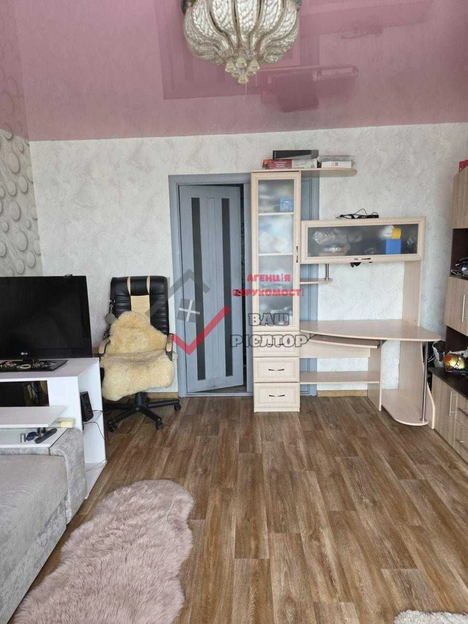 Продам затишну 2-кімнатну квартиру на Подолі