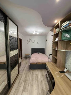 2к квартира 50м2, РОЗДІЛЬНІ КІМНАТИ, ЦЕГЛА, поверх 5/9,Поділ