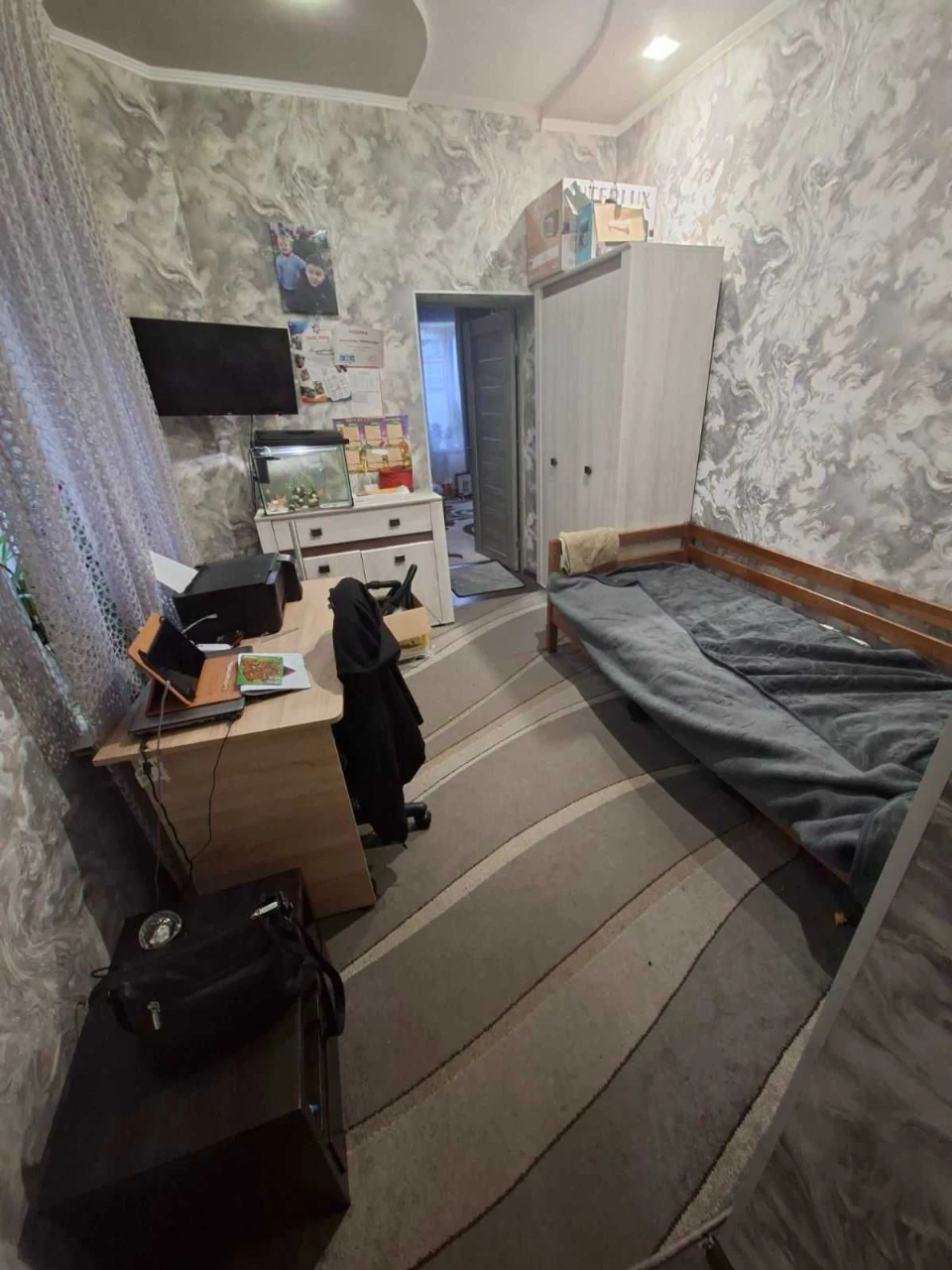 Двоповерховий будинок в центральній частині міста з євроремо