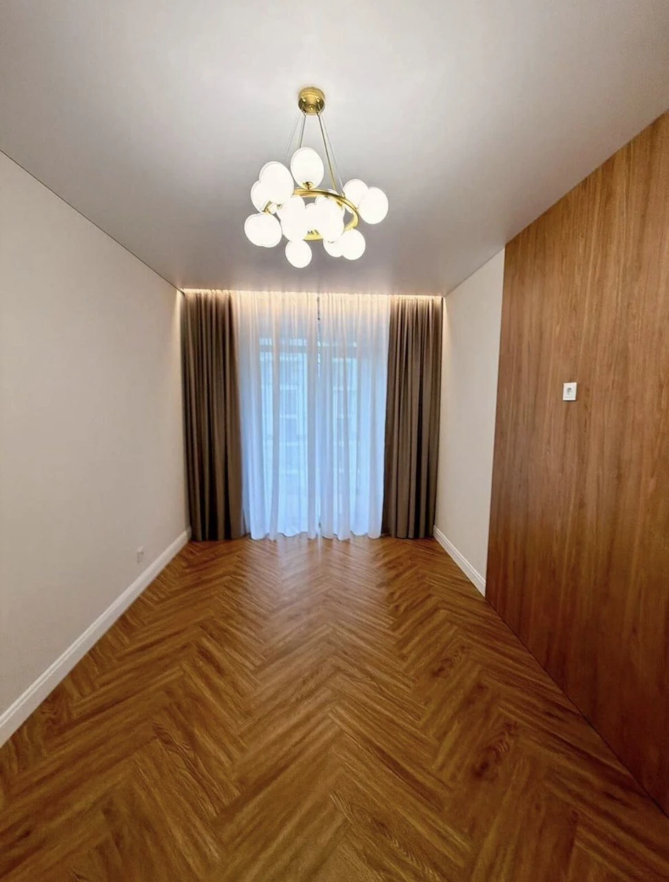 Продається простора 2 кімн. Кв. Газ!