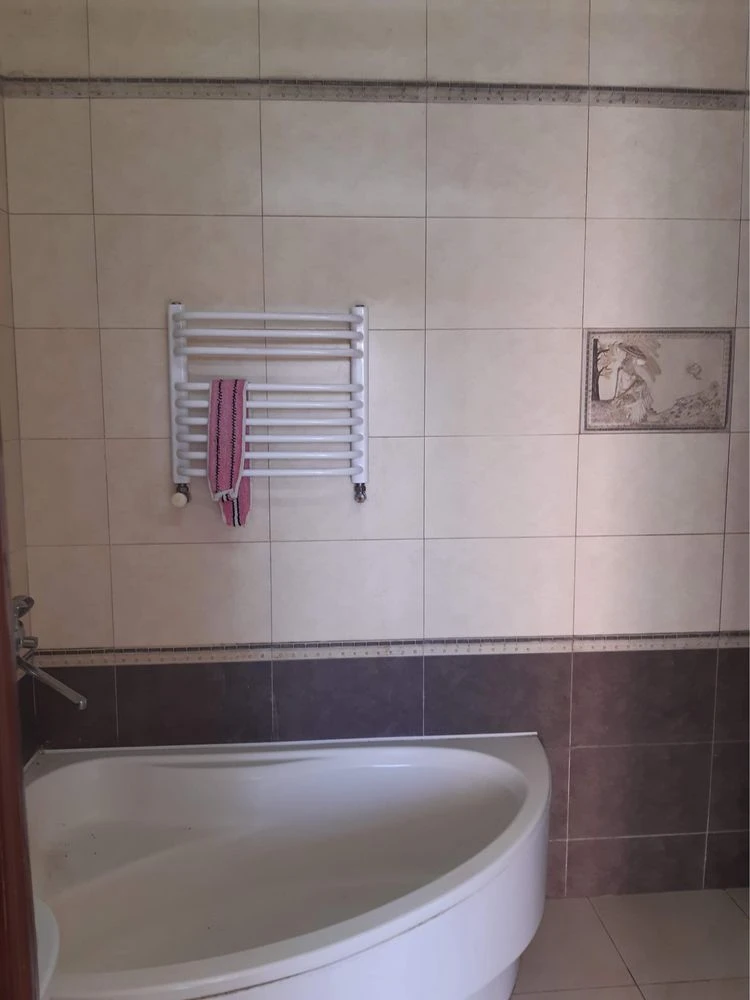 Продаж будинку біля лісу