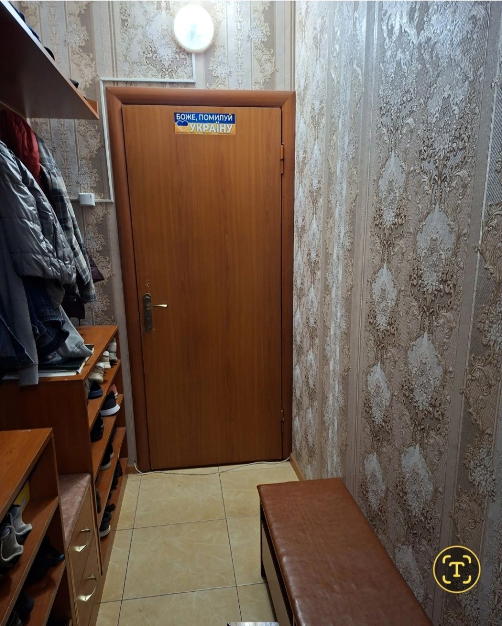 Продаж  5к. квартири на Озерні з   меблями.В чудовову молоді