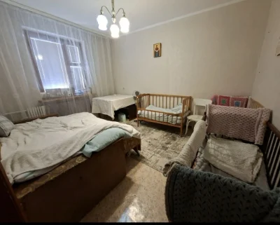 Продаж  3  кімнатної квартири на Озерні з хорошим житловим с
