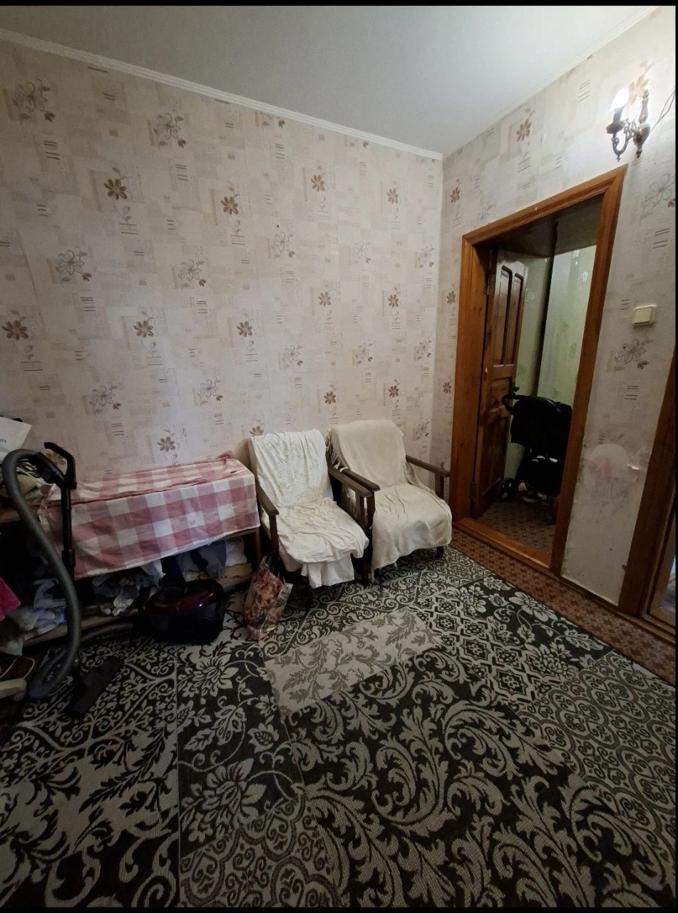 Продаж  3  кімнатної квартири на Озерні з хорошим житловим с