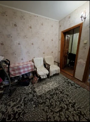 Продаж  3  кімнатної квартири на Озерні з хорошим житловим с