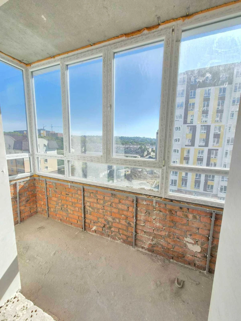 Продам за супер вигідною ціною здану 3к. ЖК зданий в 2026 ро