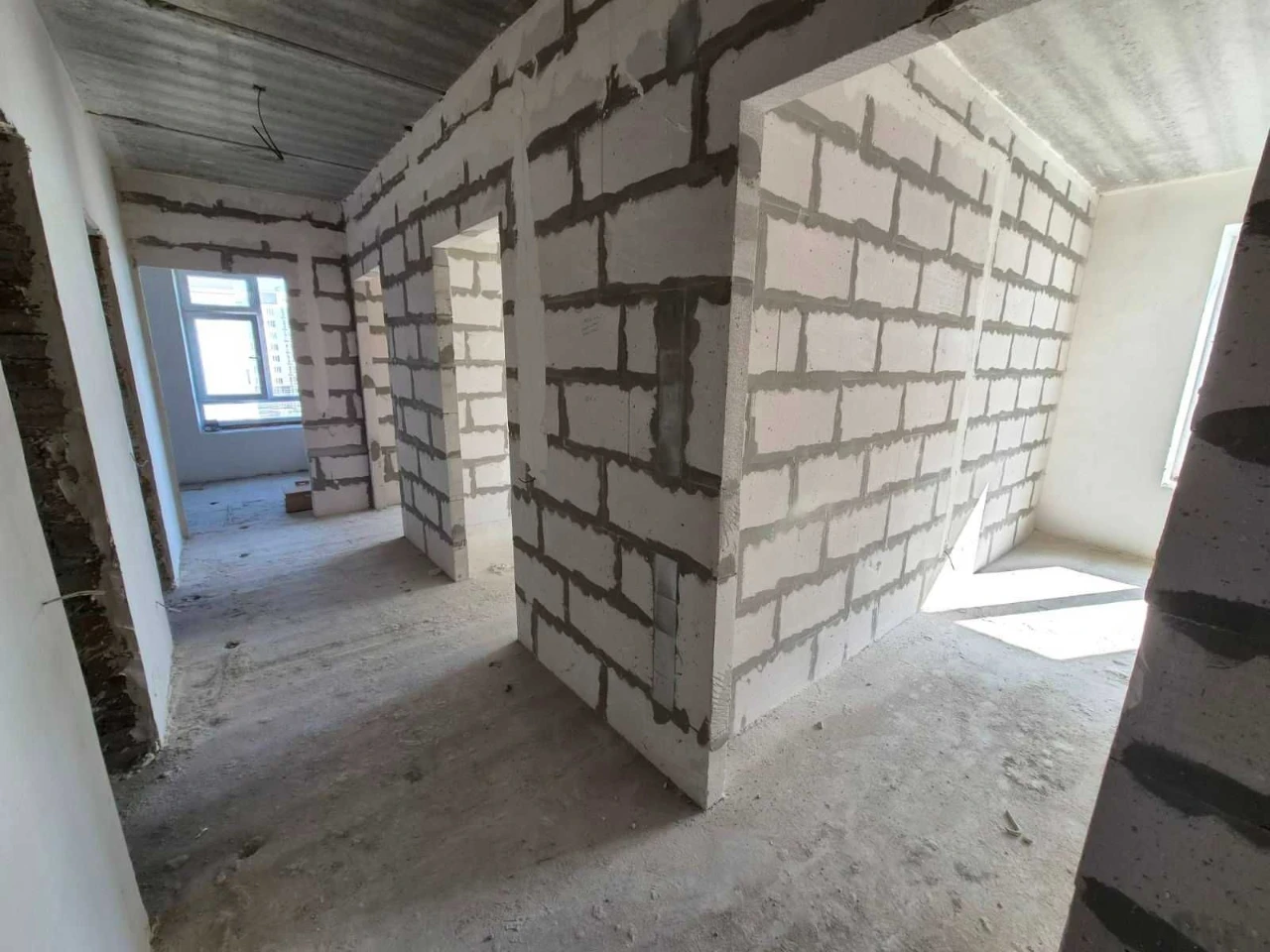 Продам за супер вигідною ціною здану 3к. ЖК зданий в 2026 ро