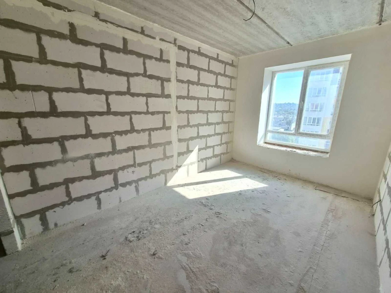 Продам за супер вигідною ціною здану 3к. ЖК зданий в 2026 ро