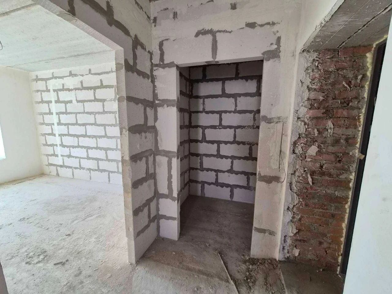 Продам за супер вигідною ціною здану 3к. ЖК зданий в 2026 ро