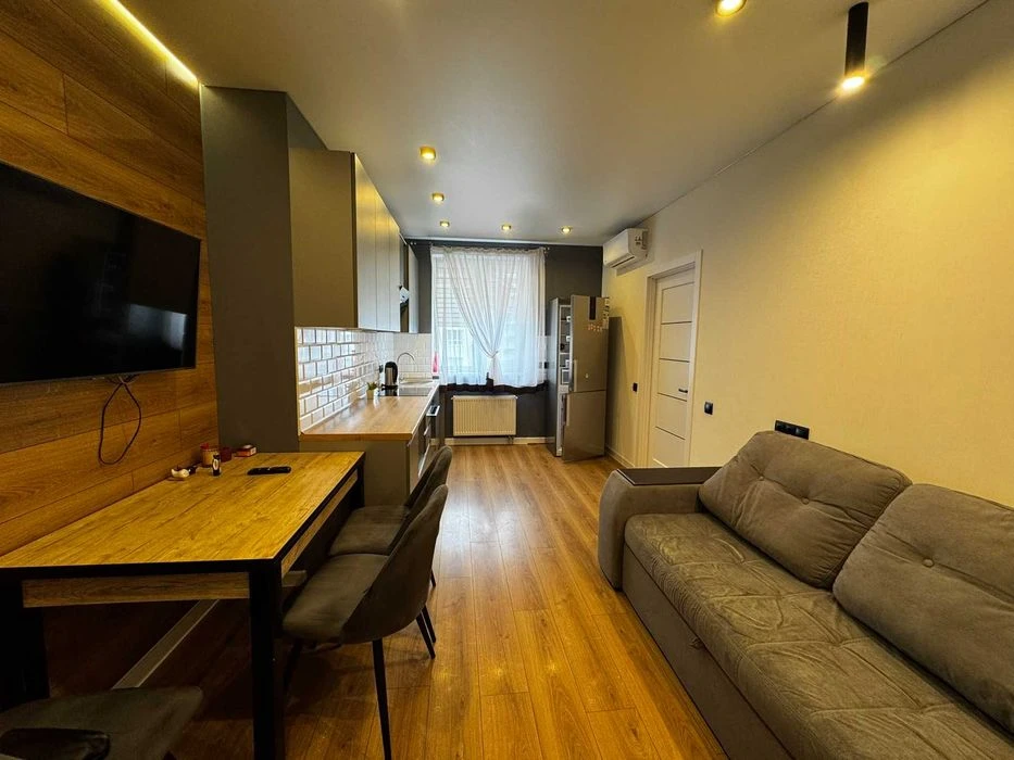 Selling a European-quality 2-room apartment with European-quality renovation in the Levad residential complex.
