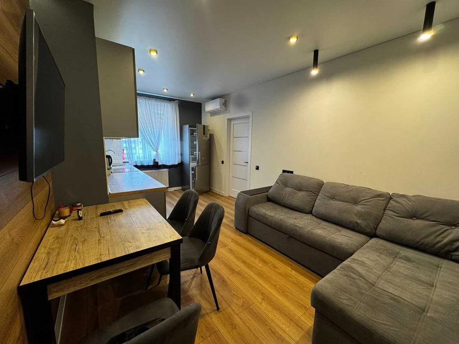 Selling a European-quality 2-room apartment with European-quality renovation in the Levad residential complex.