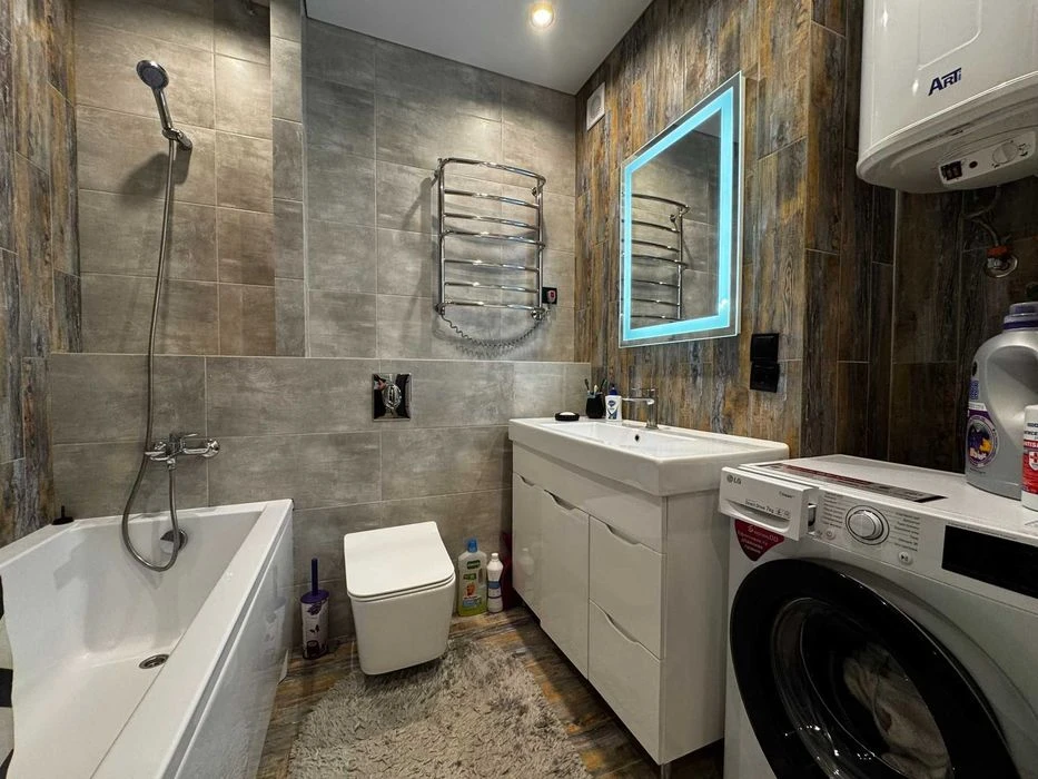 Selling a European-quality 2-room apartment with European-quality renovation in the Levad residential complex.