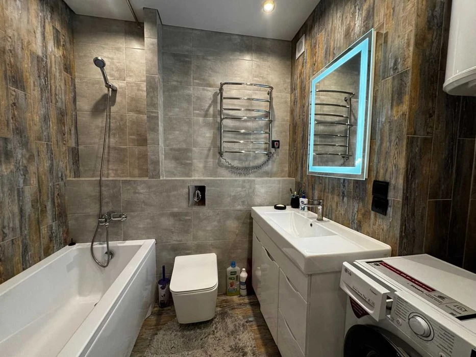 Selling a European-quality 2-room apartment with European-quality renovation in the Levad residential complex.