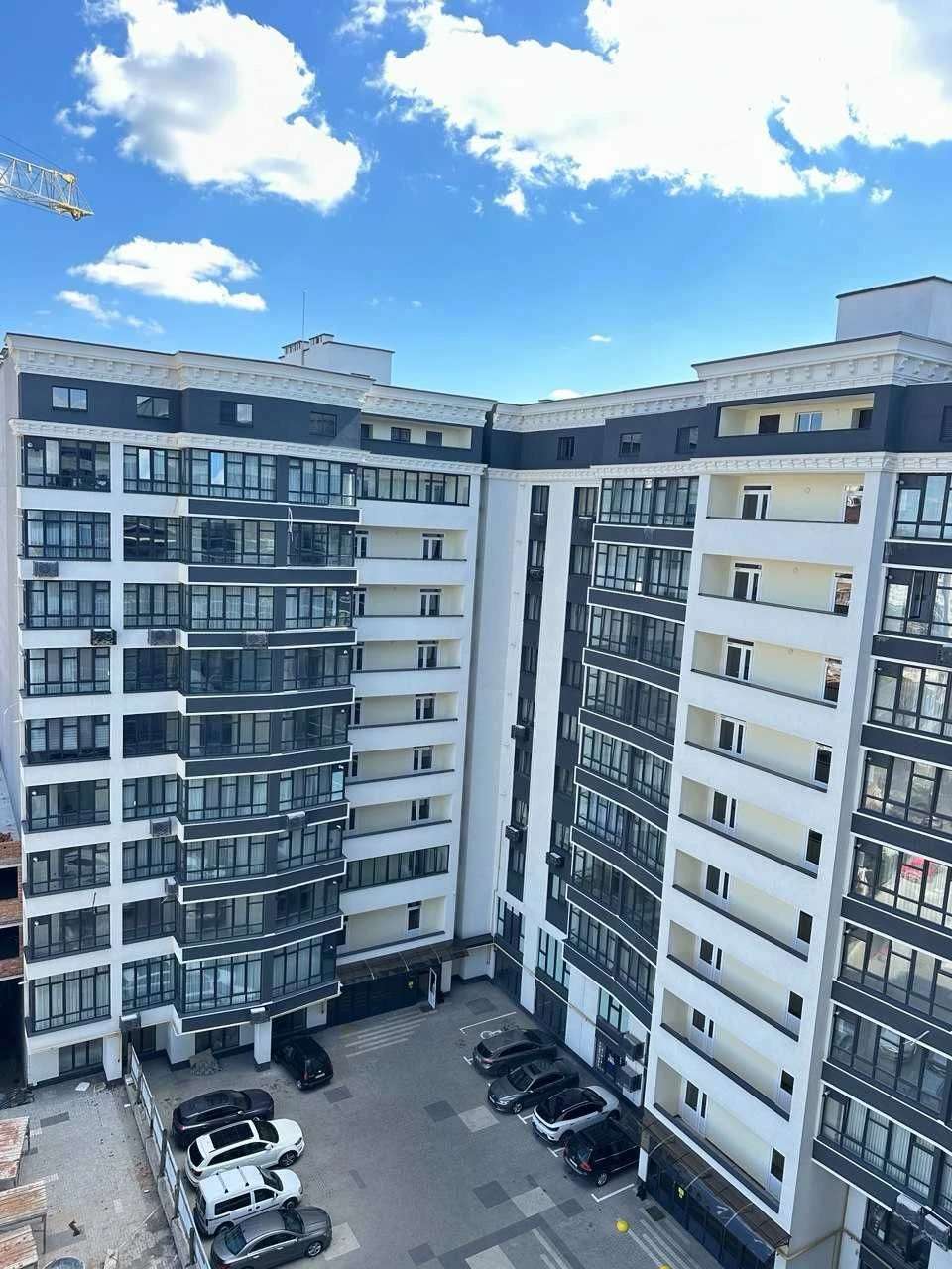 продаж дворівневої 4к квартири . Центр