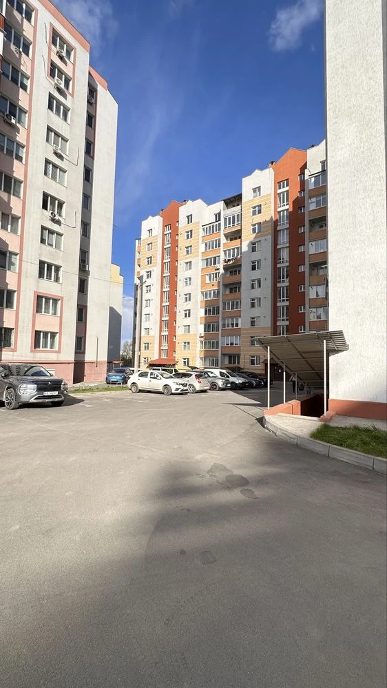 Продаж дворівневої квартири мікрорайн виставка поруч з озеро