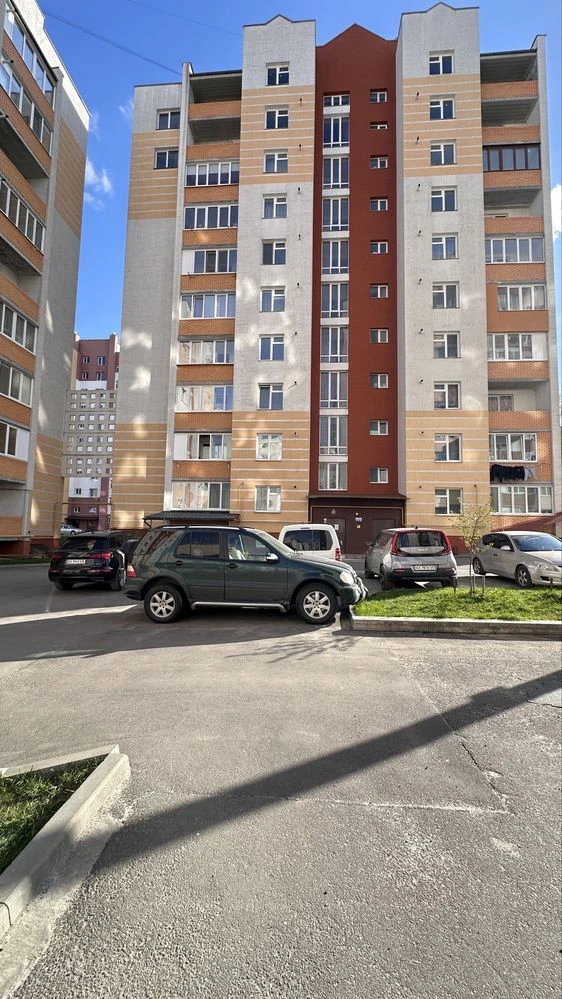 Продаж дворівневої квартири мікрорайн виставка поруч з озеро