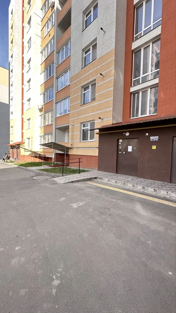 Продаж дворівневої квартири мікрорайн виставка поруч з озеро