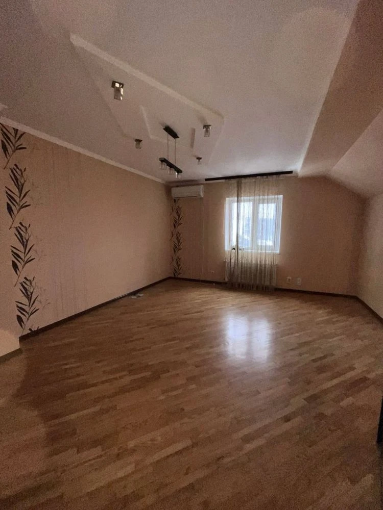 Продаж будинок центр міста