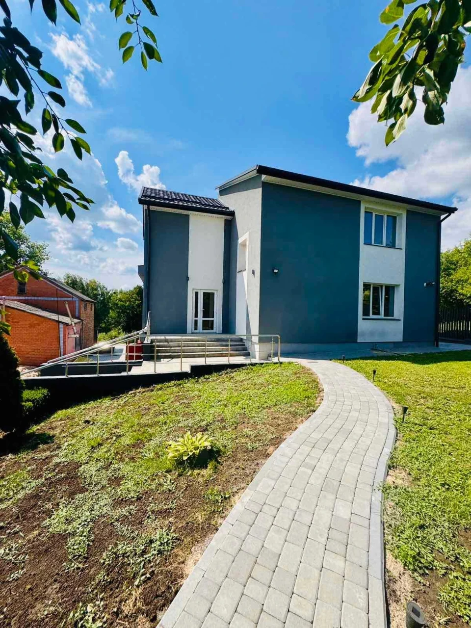 Продаж сучасного будинку з  ландшафтним дизайном село Стуфчи